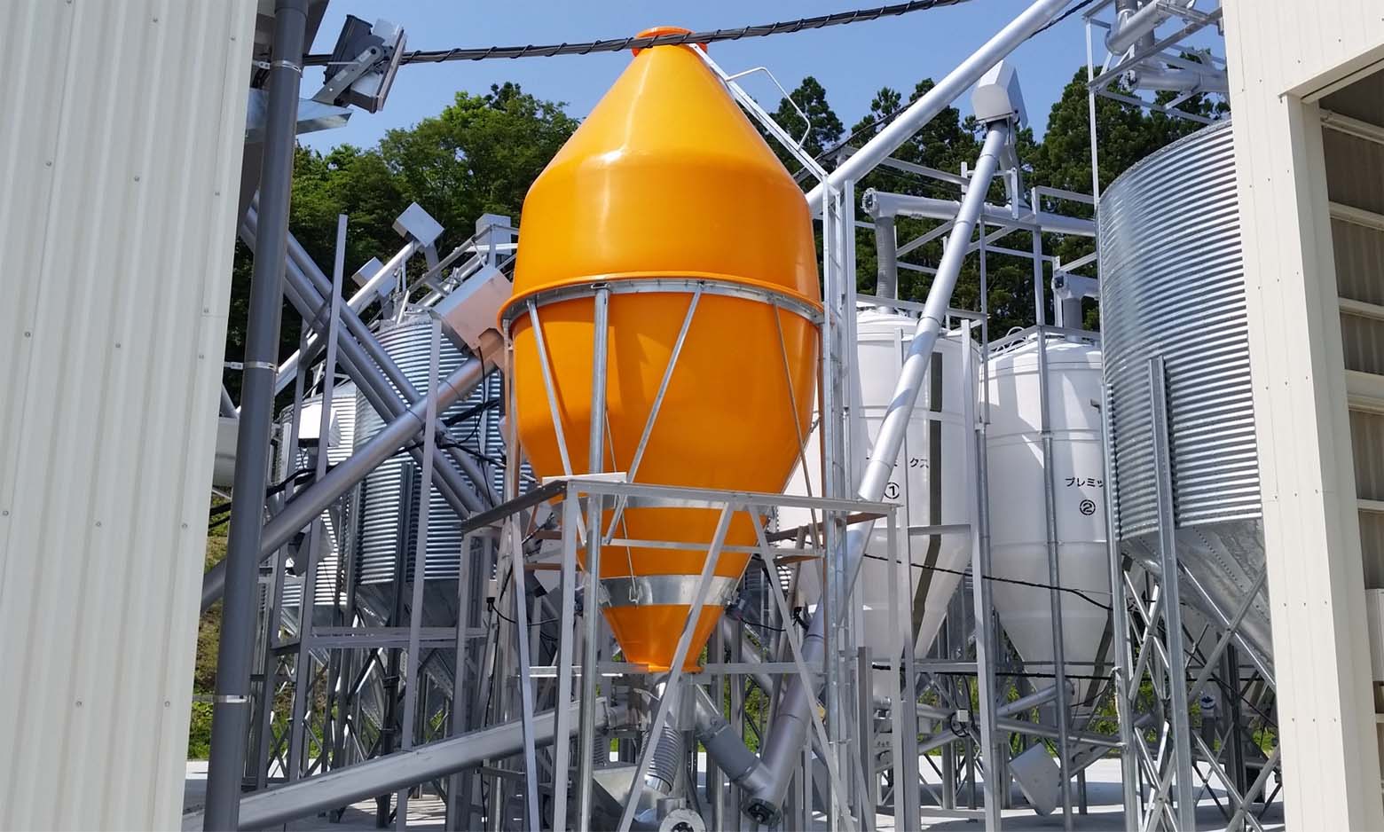 ブルック飼料タンク