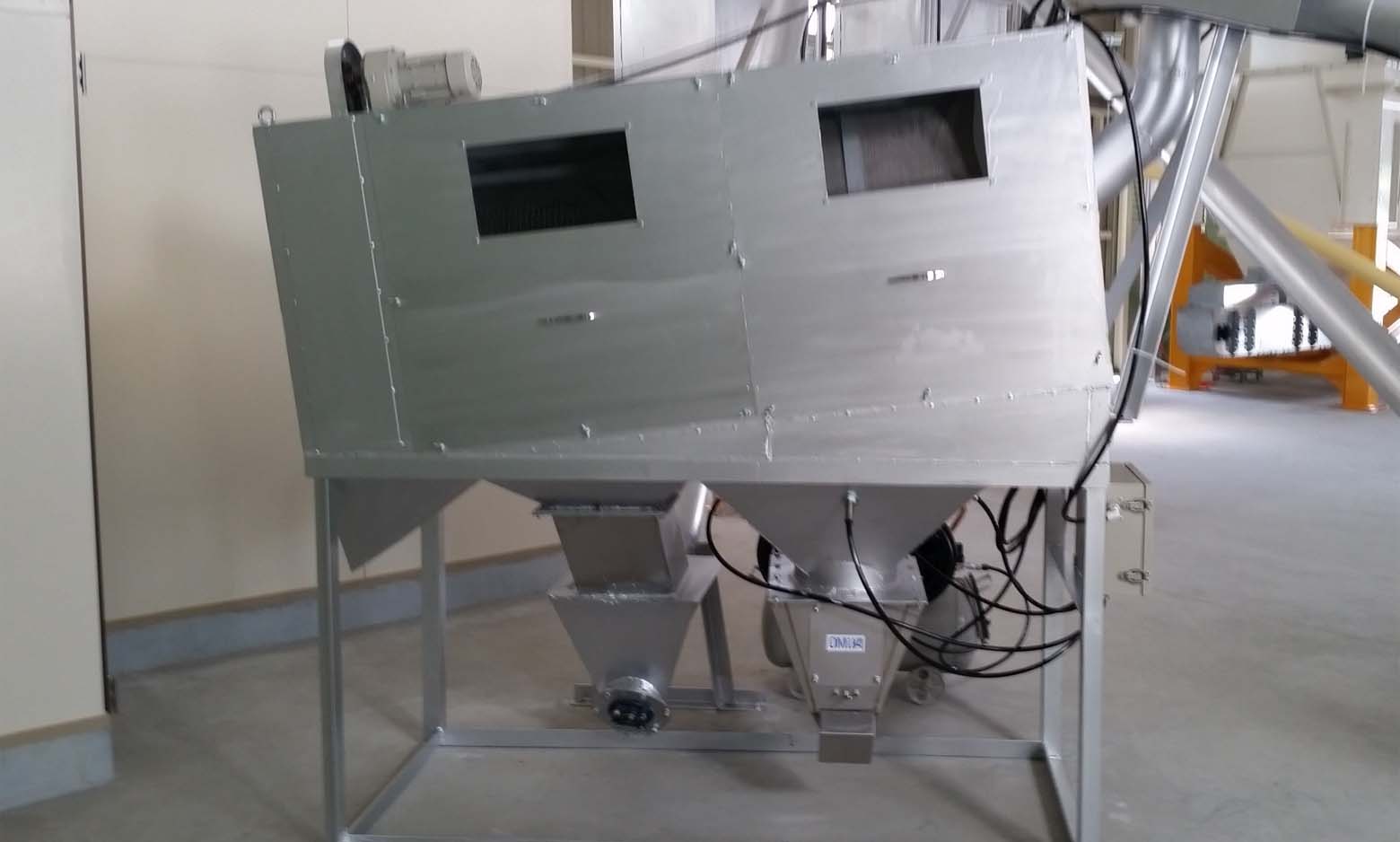 ブルック飼料タンク